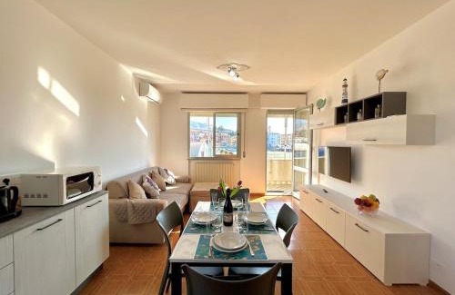 Rezza Apartment | Lavagna in Relax & Comfort, with Balcony