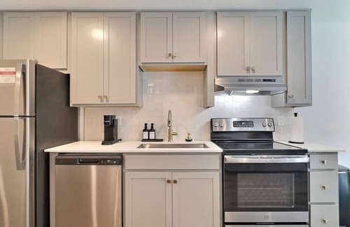 Redmont Park Apartment | Lavish Suite w/Pool & Extra Large Balcony