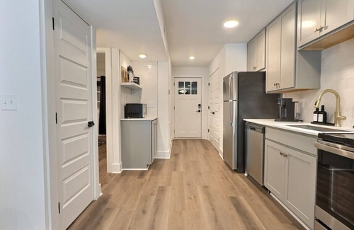 Redmont Park Apartment | Lavish Suite w/Pool & Extra Large Balcony