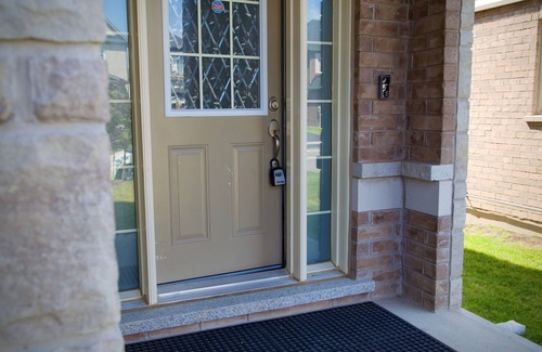 Thorold House | Lavishly furnished duplex. 4 bedrooms, 4 washrooms, accommodates up to 10 people