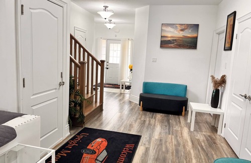 Thorold House | Lavishly furnished duplex. 4 bedrooms, 4 washrooms, accommodates up to 10 people