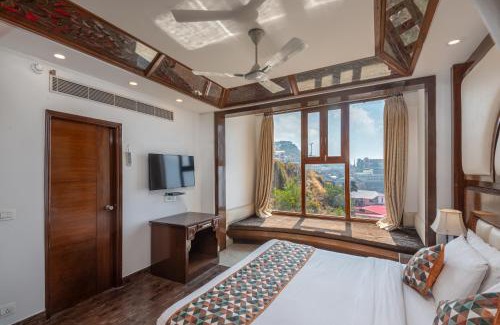 The Mall Road Resort | Lawrence Solitaire Resort, Mall road, Mussoorie