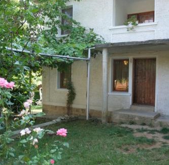 Elena House | Lazarovata House