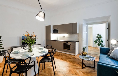 Mala Strana Apartment | Lazenska N4
