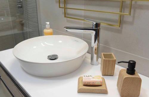 Dobrota Apartment | Lazovic- Apartment by the Sea with Amazing View