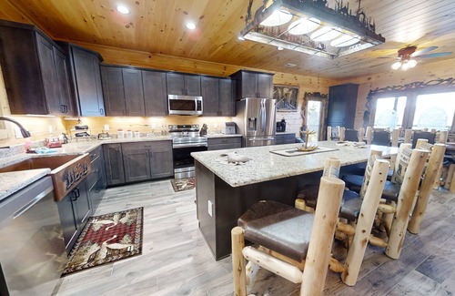 Walland Cabin | Lazy Bear Lodge: Free Attraction Tickets, Hot Tub & Theater Room