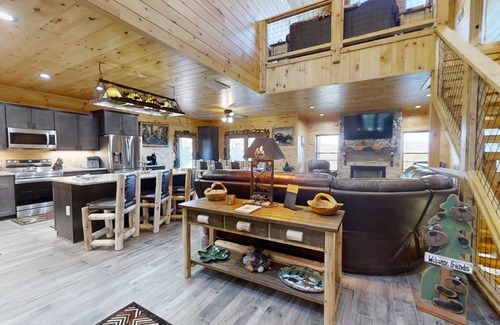 Walland Cabin | Lazy Bear Lodge: Free Attraction Tickets, Hot Tub & Theater Room