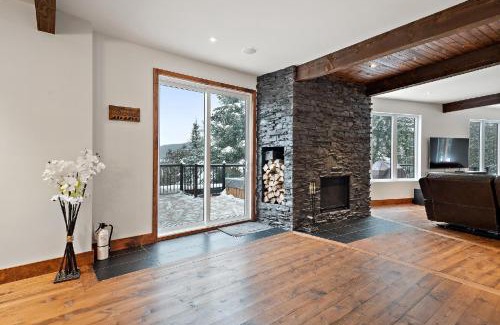 La Minerve Ski Chalet | Lazy Bear Waterfront Chalet W4 Bdrs And Hot Tub