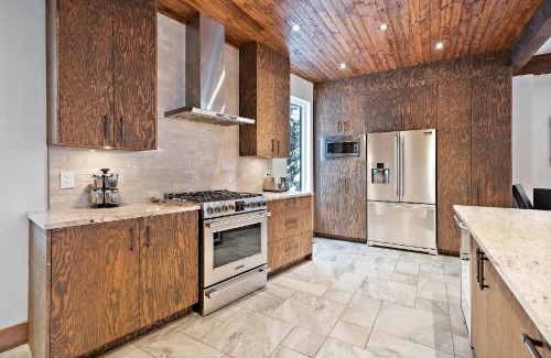 La Minerve Ski Chalet | Lazy Bear Waterfront Chalet W4 Bdrs And Hot Tub