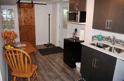 Okanagan-Similkameen House | Lazy Days on Leir-2 Bedroom Guest Basement Suite