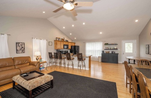 Williamstown House | Lazy Days Waterfront for 12!