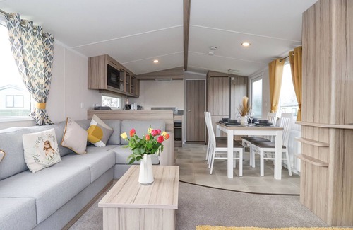 West Heslerton Cottage | Lazy Dayz Lodge