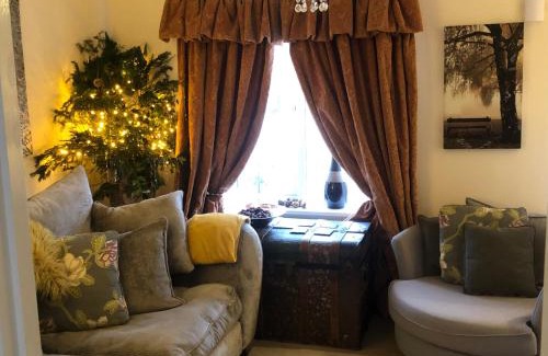 Oakham House | Lazy Nest - Sleeps 4 Parking Garden & Hammocks
