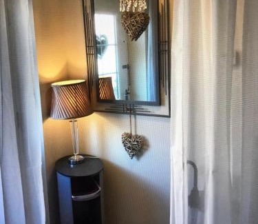 Oakham House | Lazy Nest - Sleeps 4 Parking Garden & Hammocks