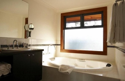 Pinjarra Bed & Breakfast | Lazy River Boutique Bed & Breakfast