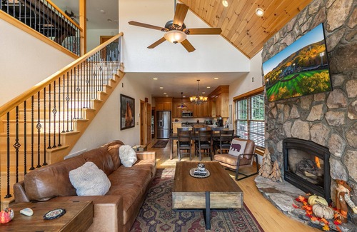 Crumpler House | Lazy River Lodge - Riverfront home with fire pit, hot tub!