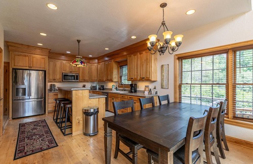 Crumpler House | Lazy River Lodge - Riverfront home with fire pit, hot tub!