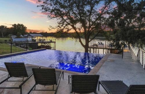 Burnet House | LBJ Bliss Retreat Heated Pool Hot Tub Game Rooms