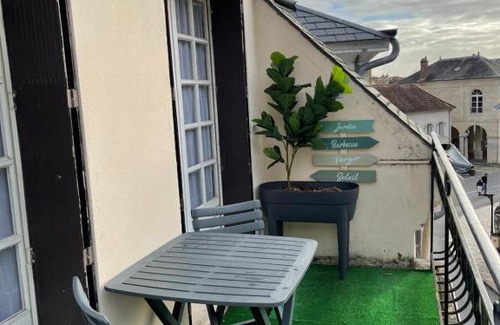 La Roche-Guyon Apartment | Le 24 Bis