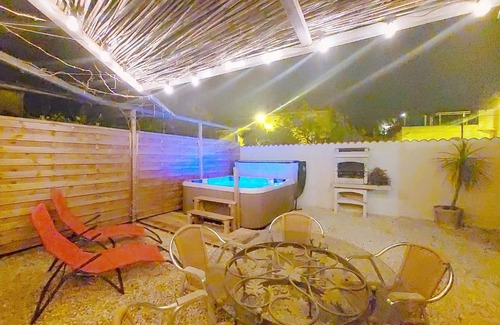Thezan-les-Beziers House | Le 34 degrés sud - 2 chambres - jardinet et jacuzzi