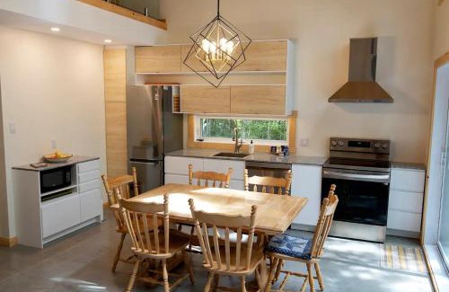 Sainte-Cecile-de-Whitton Ski Chalet | Le Bekvām