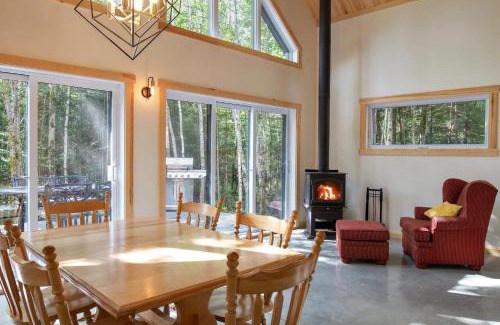 Sainte-Cecile-de-Whitton Ski Chalet | Le Bekvām