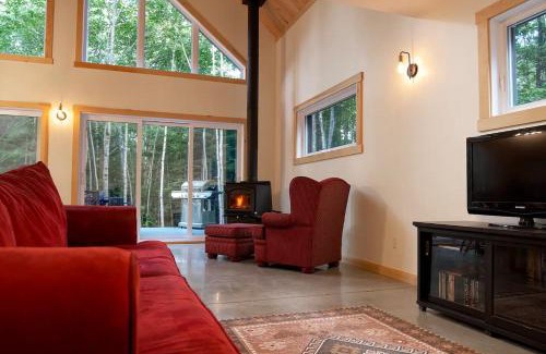 Sainte-Cecile-de-Whitton Ski Chalet | Le Bekvām