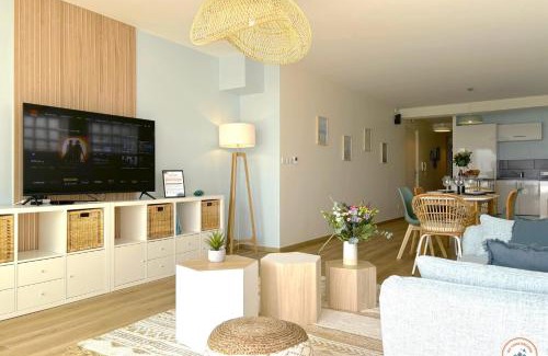 Saint-Martin-du-Littoral Apartment | Le Bord de Mer - Vue Mer - Terrasse - Parking