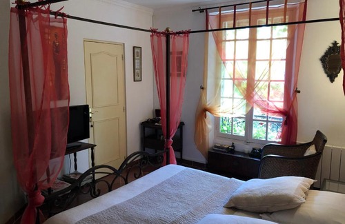 Grosrouvre Bed & Breakfast | Le Cèdre Bleu