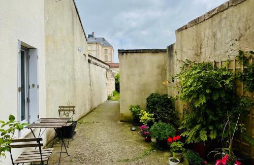 Le Bon Sauveur Apartment | Le charmant Caponière