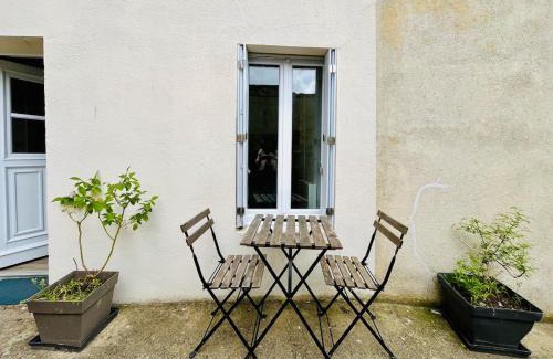 Le Bon Sauveur Apartment | Le charmant Caponière