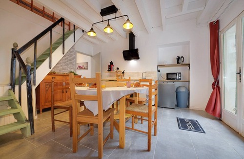 Treville House | Le Clôt , Charmante Propriété Barbecueparking Animaux de Compagnie Acceptés!