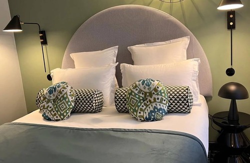 Quartier de la Folie-Mericourt Hotel | Le Clark Hotel