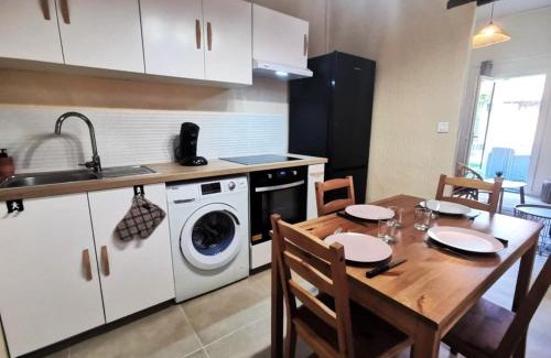 Miramas Apartment | Le Cocon - Rénové I Clim I Terrasse I WIFI I Hypercentre