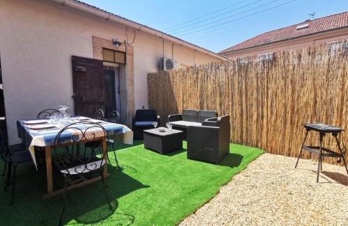 Miramas Apartment | Le Cocon - Rénové I Clim I Terrasse I WIFI I Hypercentre