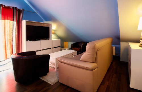 Le Hanouard House | Le Cygne gite with private spa.