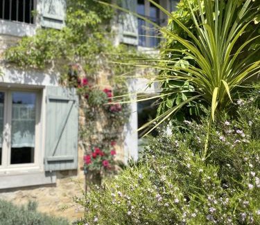 Servies-en-Val House | Le Domaine de La Tuilerie - Gite de charme en bord de riviere avec piscine