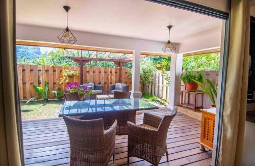 Nunue House | Le Fare Pergola - Lagoon and Mountain view