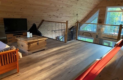 Mansfield-et-Pontefract Ski Chalet | Le Godendard - waterfront + sauna & wood fireplace