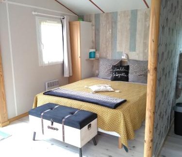 Arrest Bed & Breakfast | le haut village Chambre d'hôtes Mobi-Loft cosy sauna ,douche ,chromothérapie