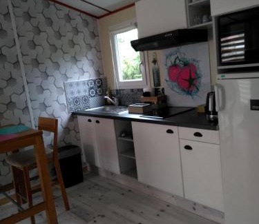 Arrest Bed & Breakfast | le haut village Chambre d'hôtes Mobi-Loft cosy sauna ,douche ,chromothérapie