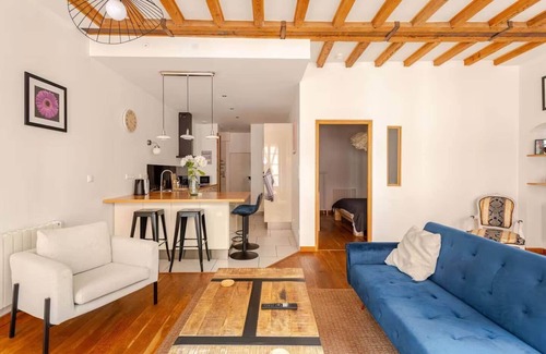 Old Town Apartment | LE JFK, a contemporary twist on the old