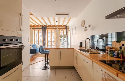 Old Town Apartment | LE JFK, a contemporary twist on the old