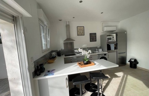 Villetelle Apartment | Le Lou Clapas Self-contained apartment with courtyard