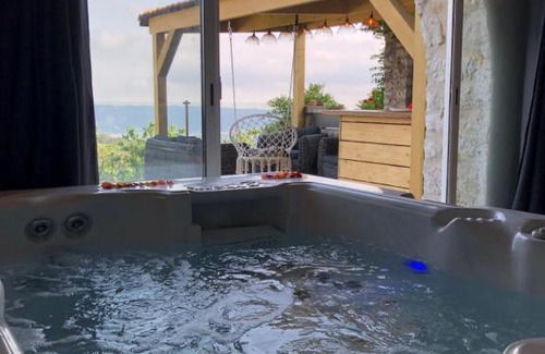 La Roquette-sur-Var Bed & Breakfast | Le Manoir: chambre d’hôte de charme avec jacuzzi privatif