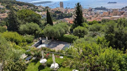 Beausoleil Apartment | Le Mas d'Angeline - Vue mer jardin commun parking voiture obligatoire 10min voiture Monaco route étroite pente raide croisement limité voir photos - Sea view shared garden parking car mandatory 10min car Monaco narrow steep road limited passing see photos