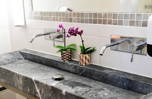 Orange Hotel | Le Mas Des Aigras - Hôtel & Restaurant