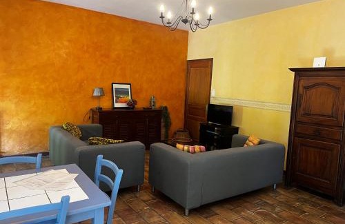 Entraigues-sur-la-Sorgue House | Le Mas de Trévouse