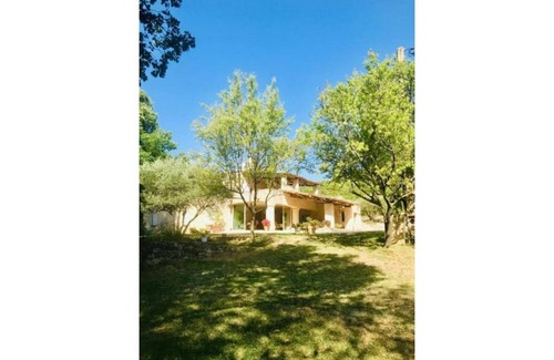 Ansouis House | Le Mas Serenity Sunflower Suite