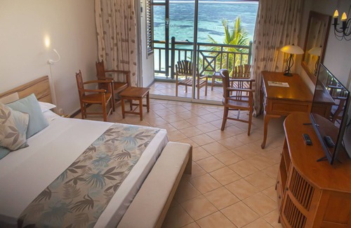 Blue Bay Hotel | Le Peninsula Bay Beach Resort